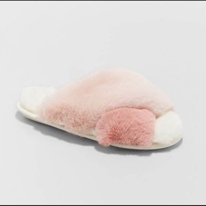 Target Womens Paris Fuzzy Slide Slippers NWT  9/10